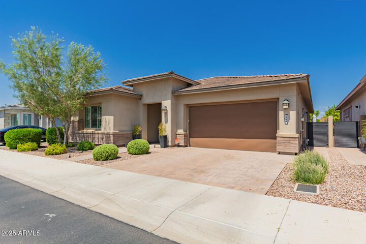 Property Photo: 2830 E Crest Lane AZ 85050