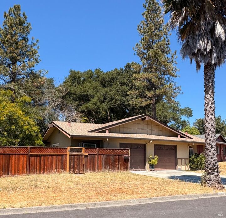 Property Photo:  441 443 Pheasant Lane  CA 95403 