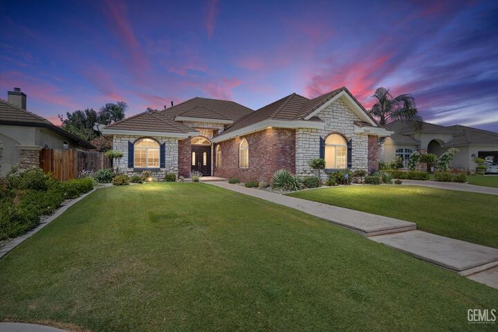 Property Photo: 9008 Golden Hawk Court CA 93312