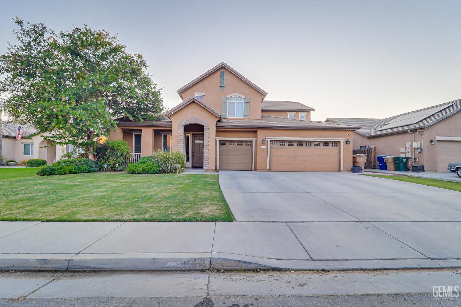 Property Photo:  6411 Henares Street  CA 93311 