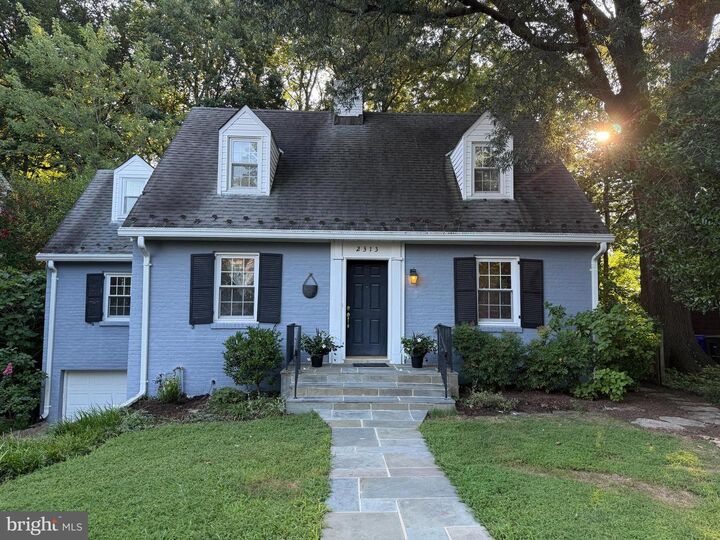 2313 N Wakefield Street  Arlington VA 22207 photo
