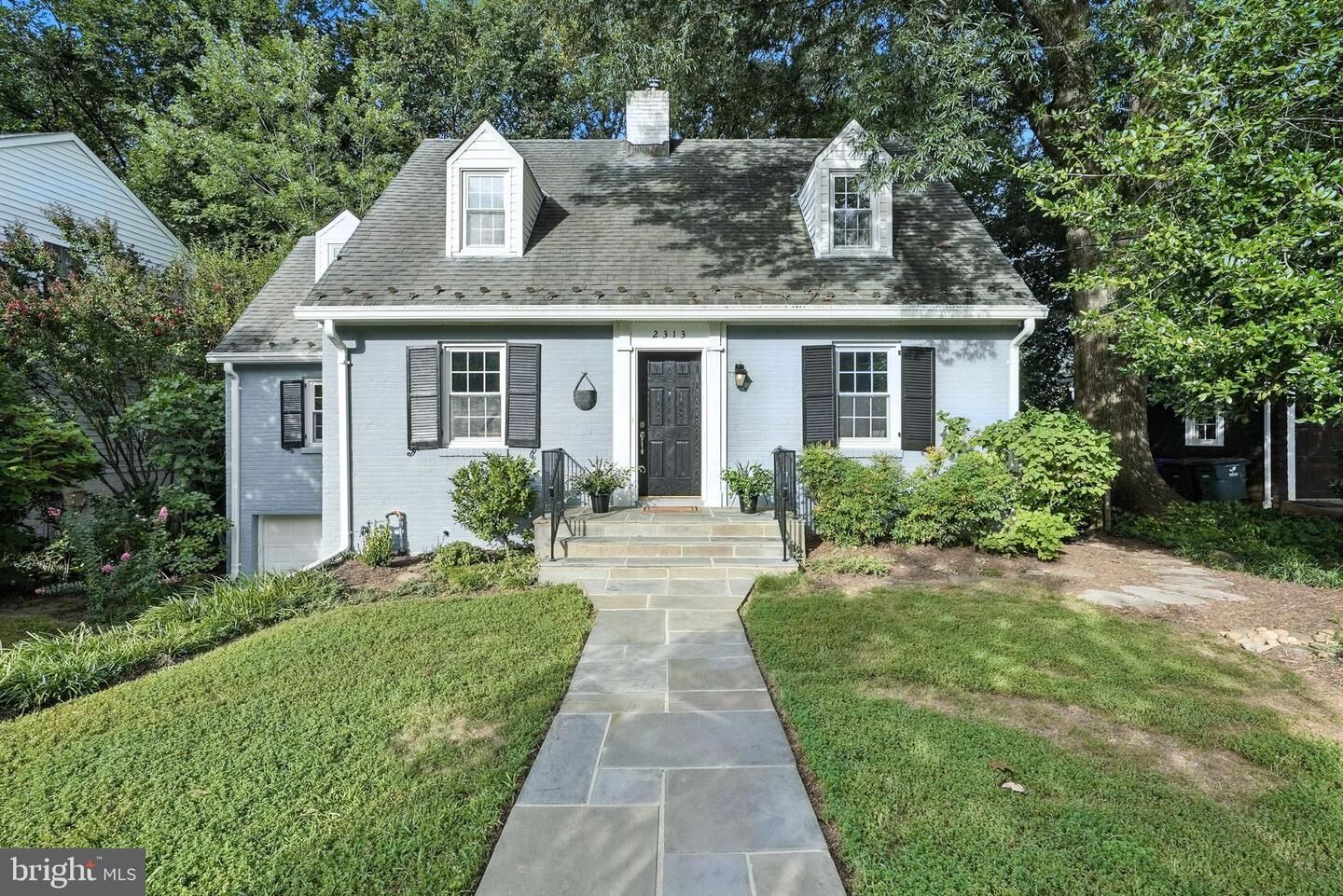 Property Photo: 2313 N Wakefield Street VA 22207
