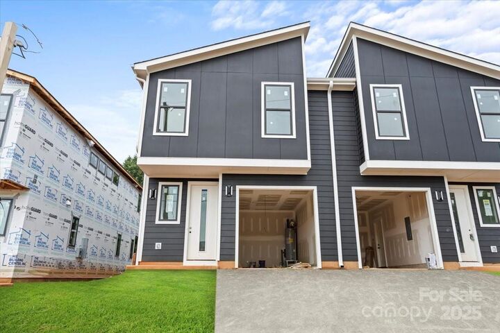 Property Photo: 2514 Elmin Street NC 28208