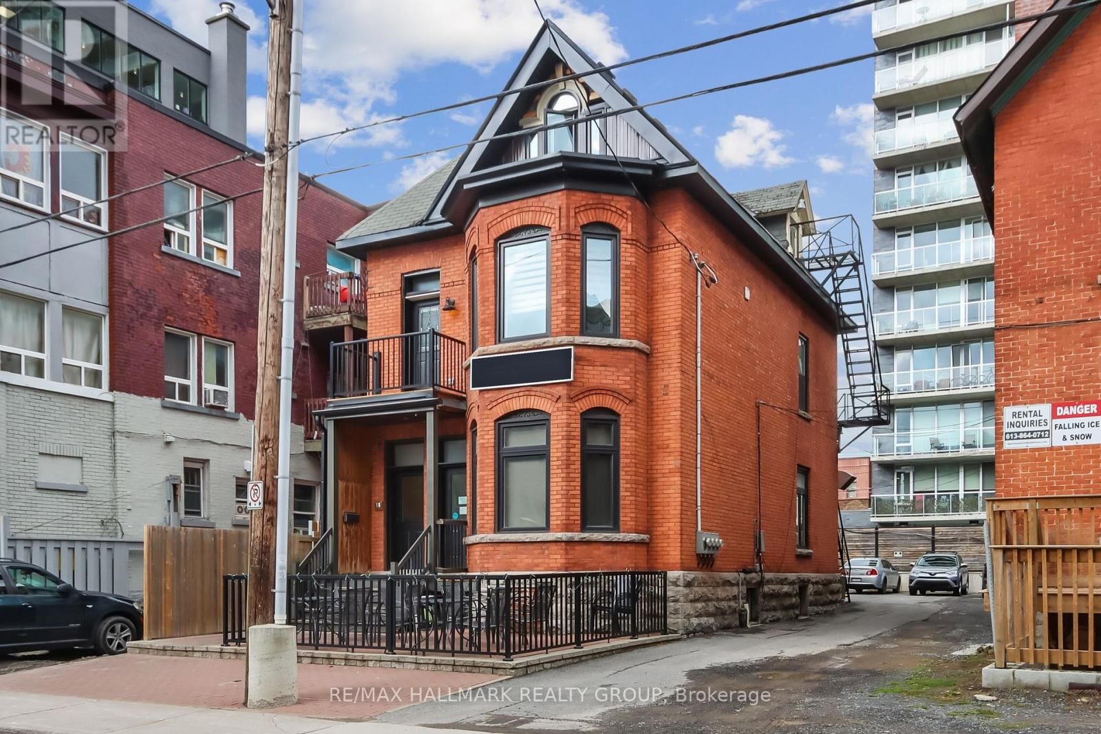 Property Photo: 381 Cooper Street 2 ON K2P 0G8