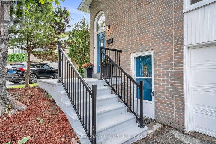 Property Photo: 33 Pettibone Square ON M1W 2J1