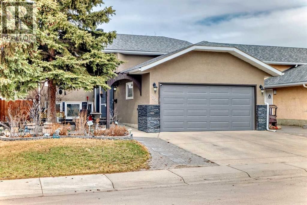 Property Photo:  1328 Meadowbrook Drive Southeast  AB T4A 2A3 