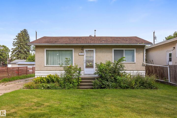 11835 45 Street NW  Edmonton AB T5W 2T3 photo