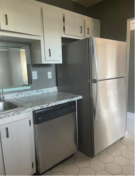 Property Photo:  2860 Somerset Dr 417  FL 33311 