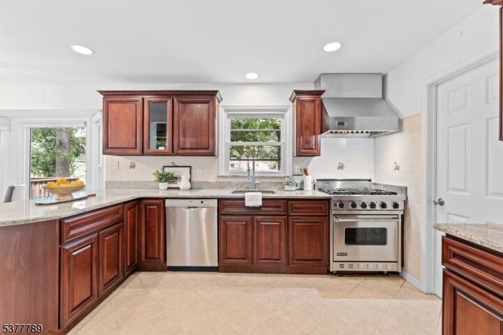 36 Scarsdale Dr  Livingston Twp. NJ 07039 photo