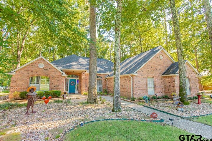 Property Photo: 1644 Pineview Lane TX 75771