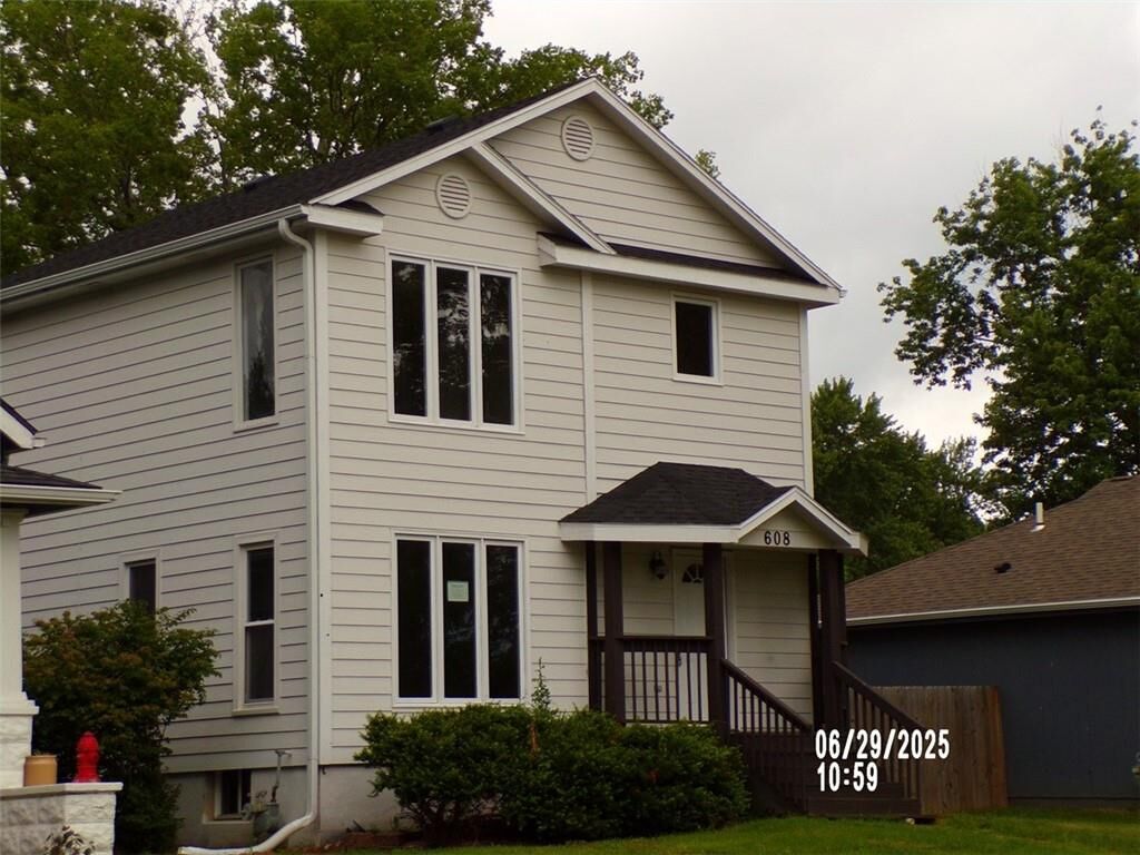 Property Photo:  608 S Locust Street  KS 66067 