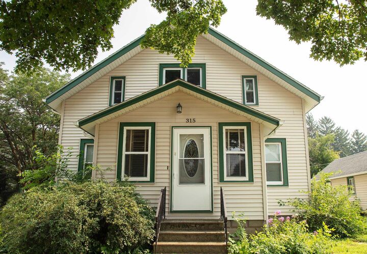 Property Photo: 315 S Main Street IA 50676