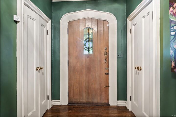 Property Photo:  808 Sunset Avenue  IN 47713 