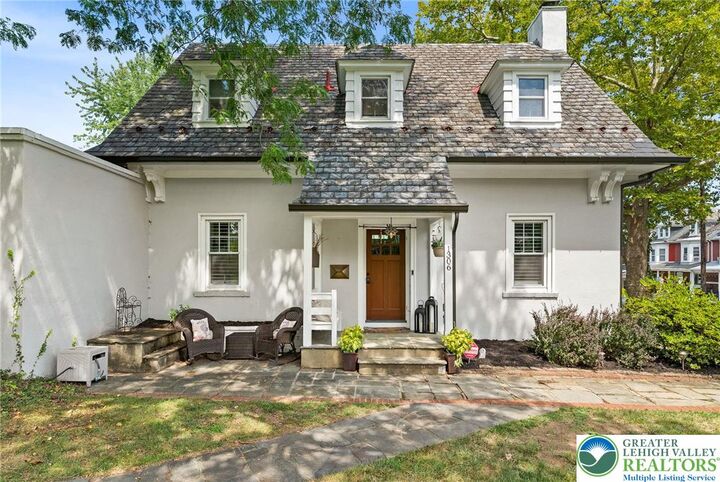 Property Photo:  1306 Market Street  PA 18018 