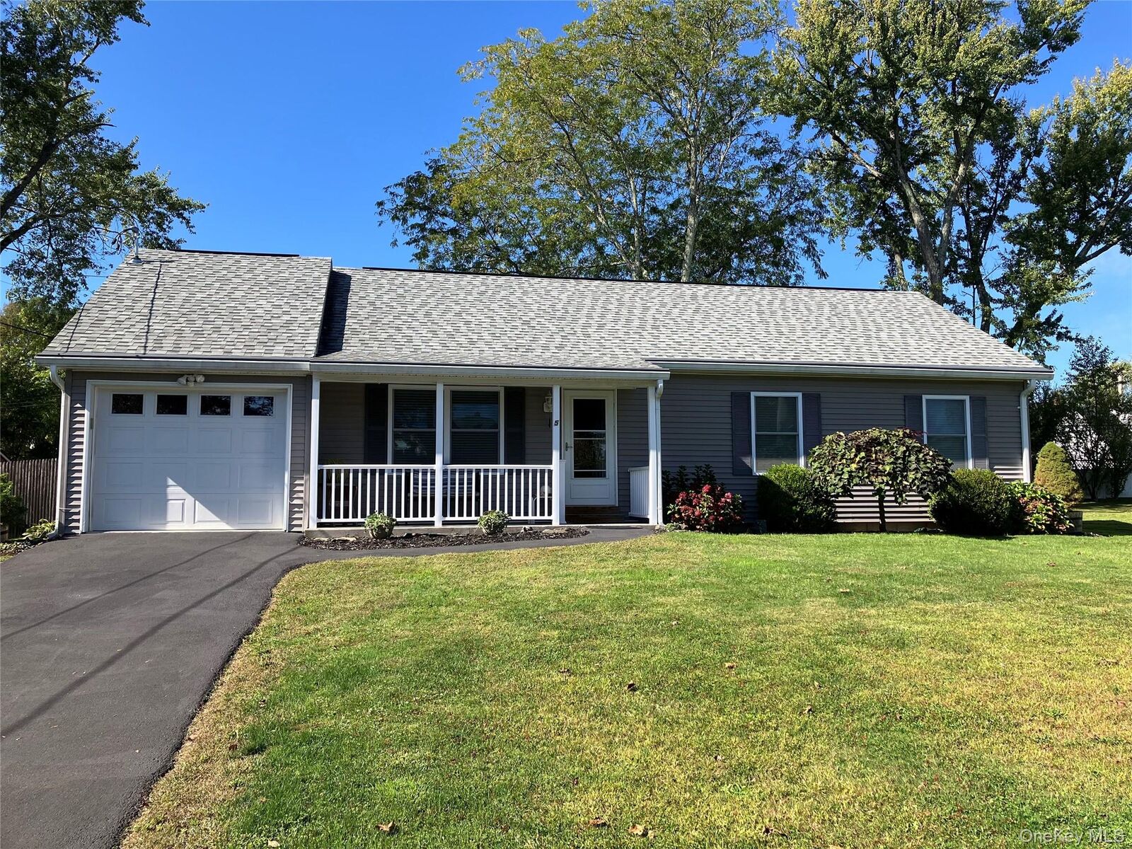 Property Photo:  5 Meadowbrook Drive  NY 12401 