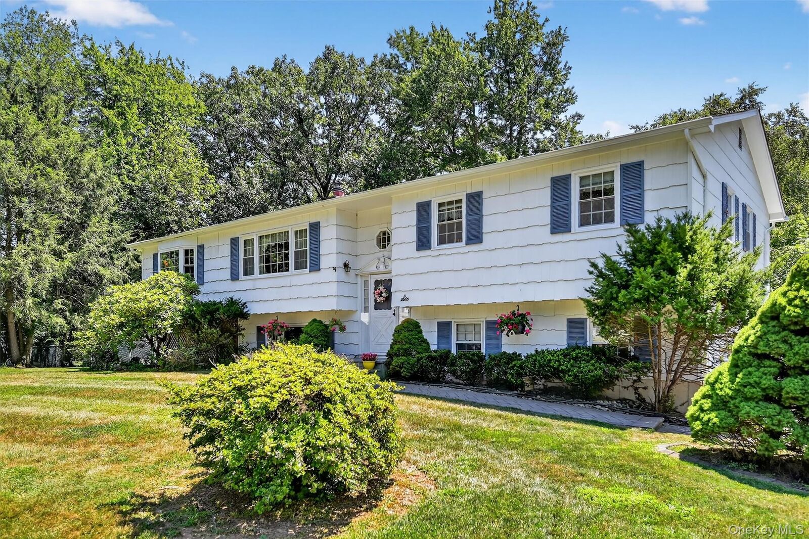 Property Photo:  6 Danlyn Court  NY 10956 