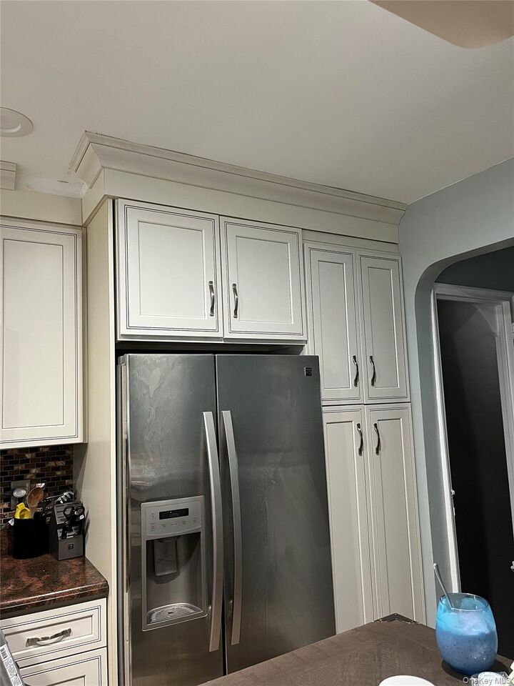 Property Photo:  2524 Radcliff Avenue  NY 10469 