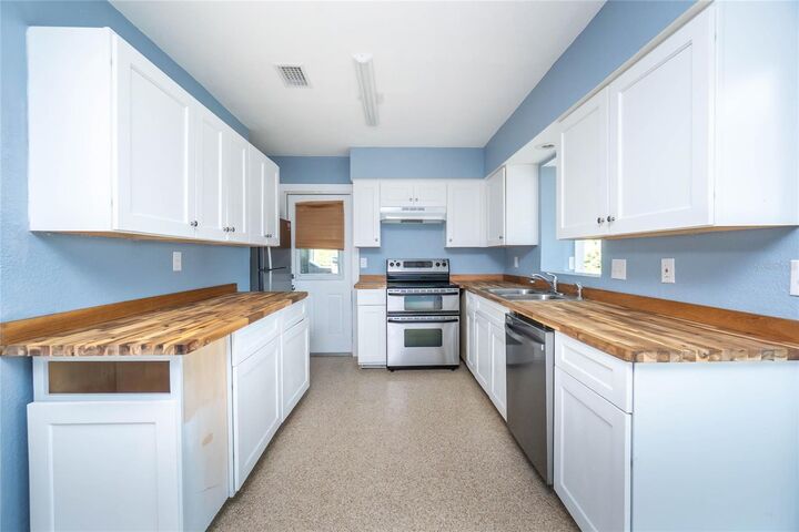 Property Photo:  510 Sandlor Drive  FL 34223 