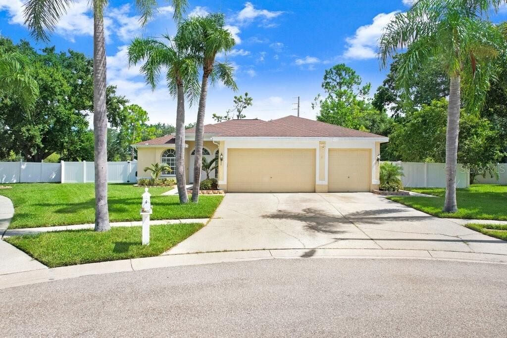 Property Photo:  8708 Eagle Cove Court  FL 33635 