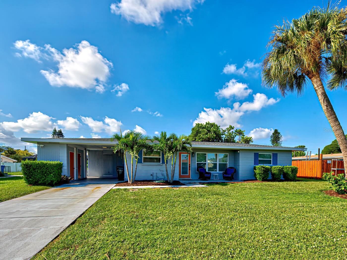 Property Photo:  