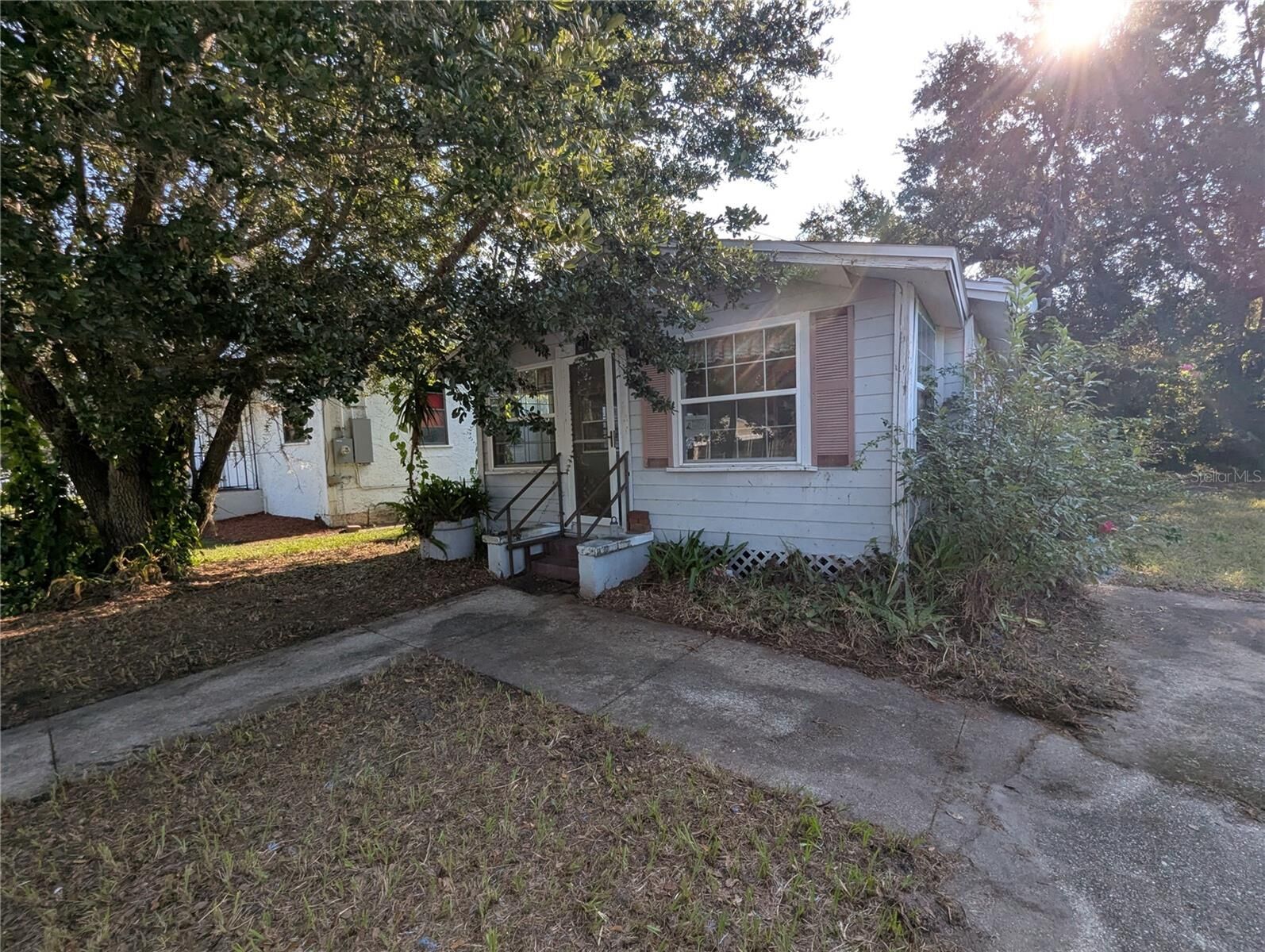 Property Photo: 1105 S Locust Avenue FL 32771