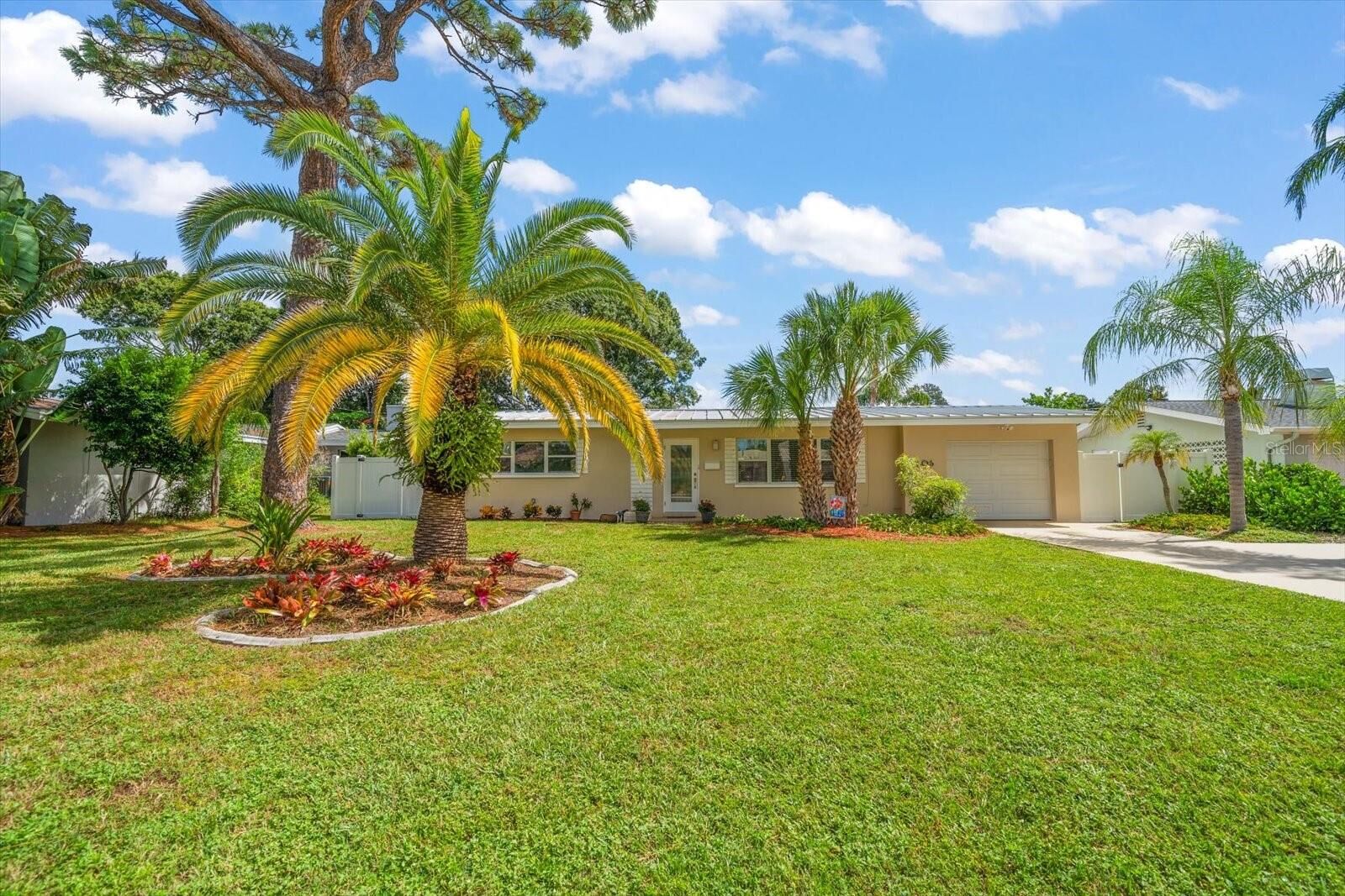 Property Photo:  606 Palm Avenue  FL 33756 