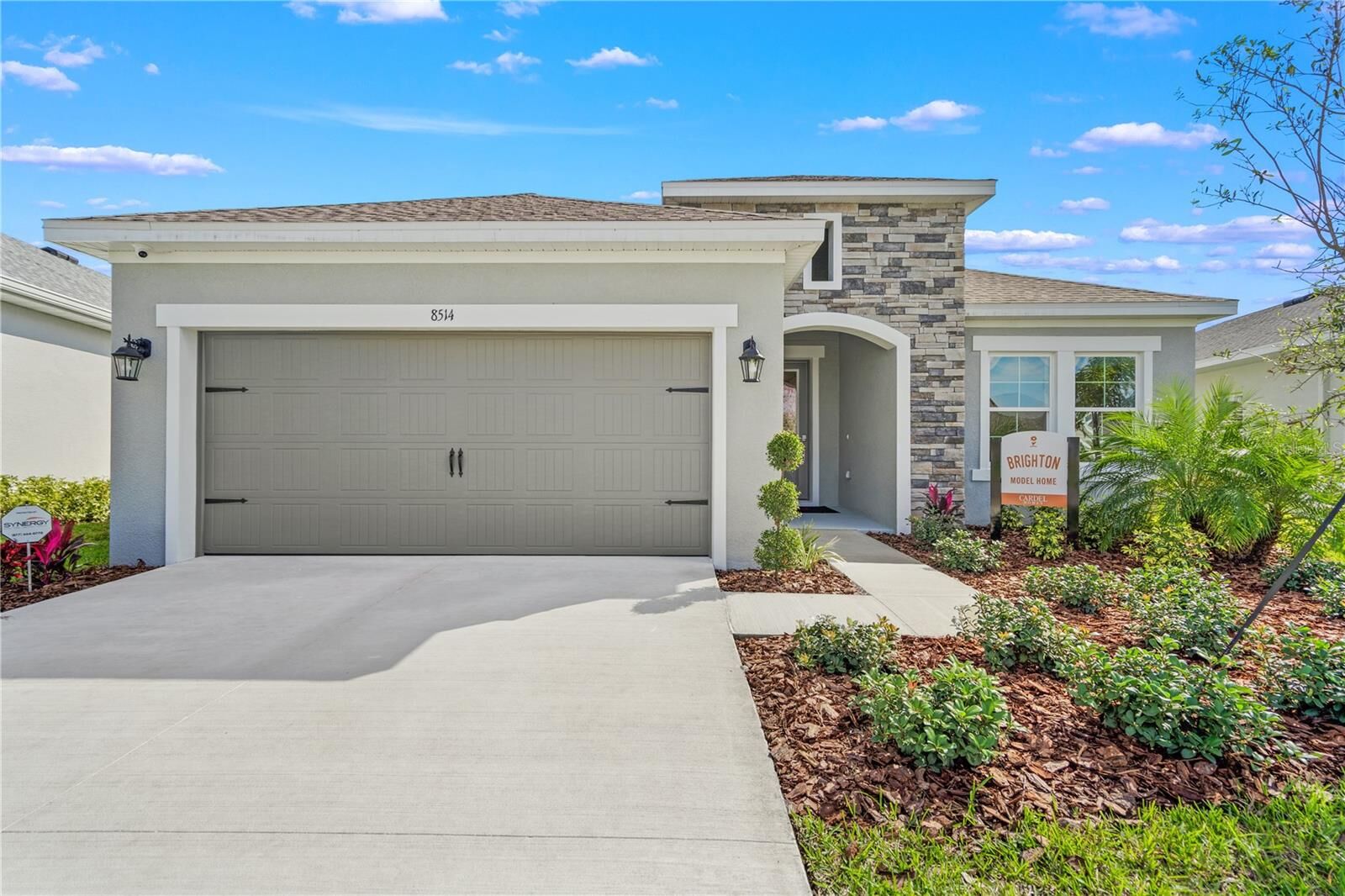Property Photo: 8514 Arrow Creek Dr FL 34219