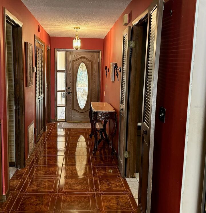 Property Photo: 1111 Ermine Avenue FL 32708