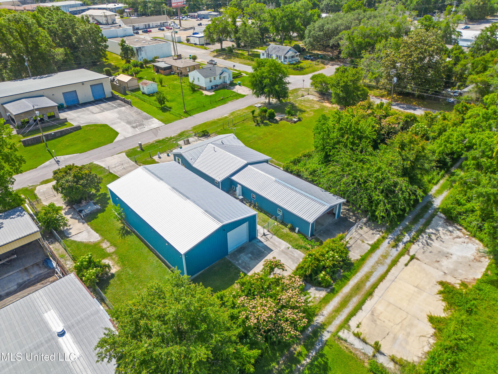 Property Photo:  2713 15th Avenue  MS 39501 