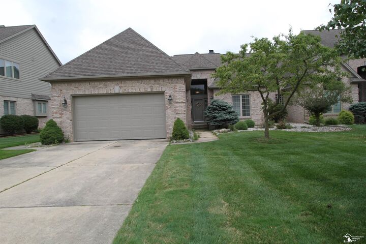 Property Photo: 947 Saint James Park Avenue MI 48161