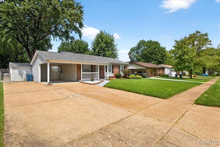 Property Photo: 7423 Foxtrail Drive MO 63042