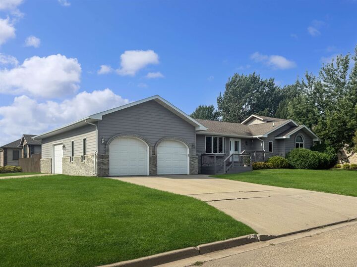 Property Photo: 920 15th Ave SE ND 58701