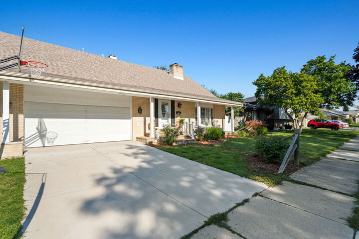 Property Photo:  272 Prospect Avenue  IL 60191 