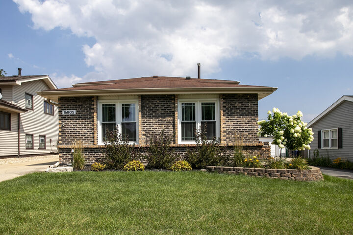 Property Photo:  16805 Hilltop Avenue  IL 60487 