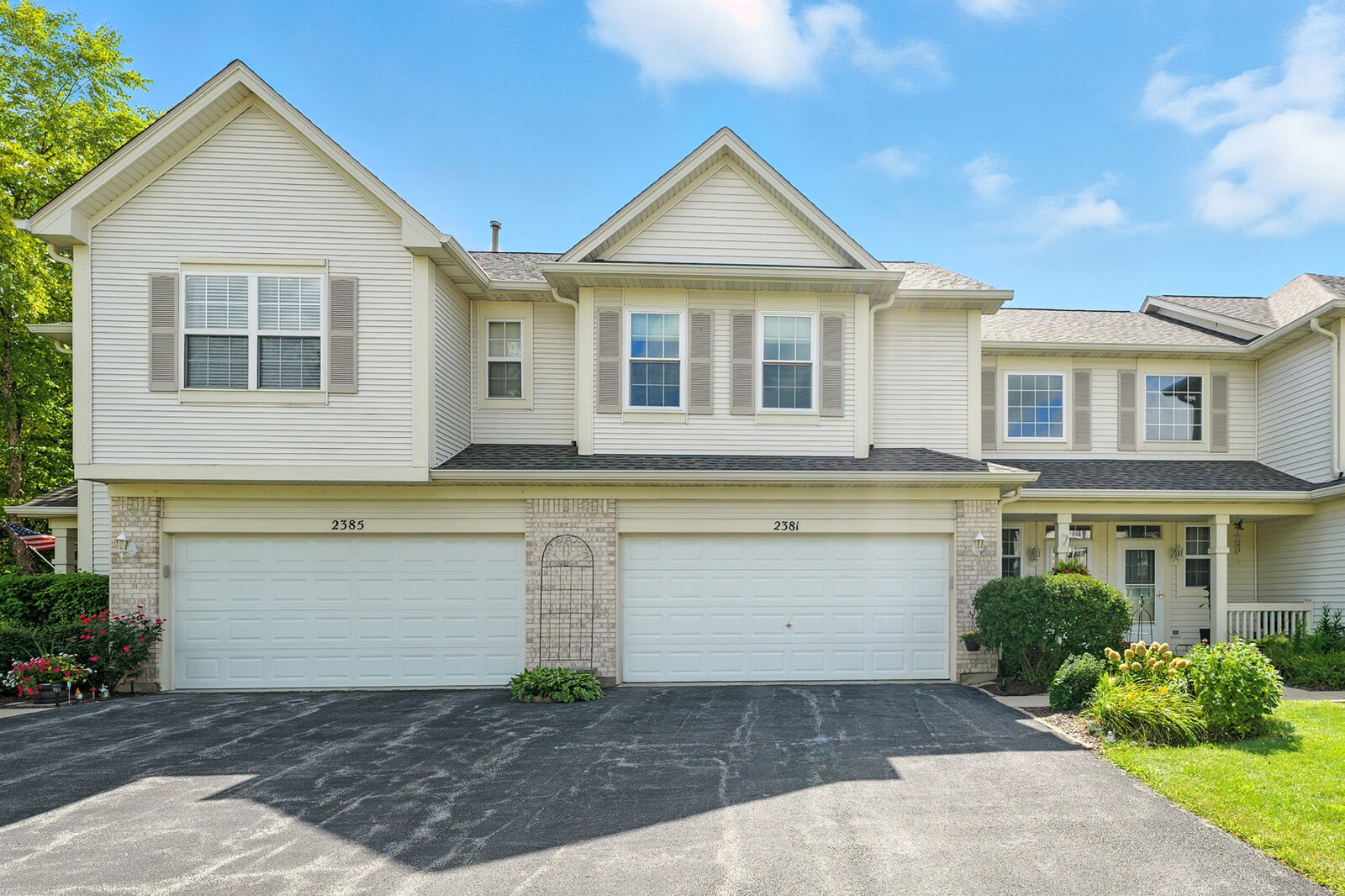 Property Photo: 2381 Sunshine Lane IL 60503