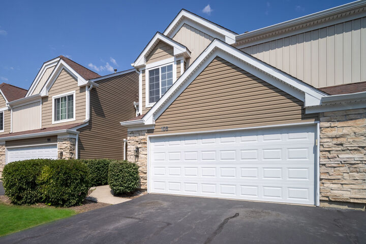 Property Photo: 108 Cambridge Avenue IL 60107