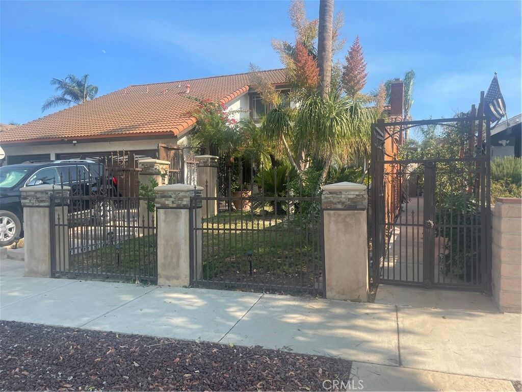 Property Photo: 1426 E Tam O Shanter Street CA 91761