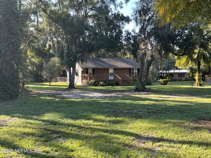 Property Photo: 102 River Road Drive FL 32177