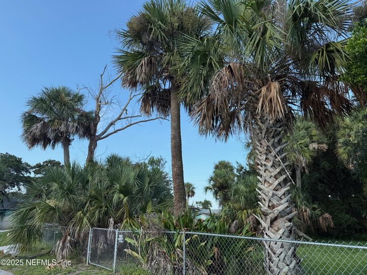 Property Photo: 208 S 9th Street FL 32250