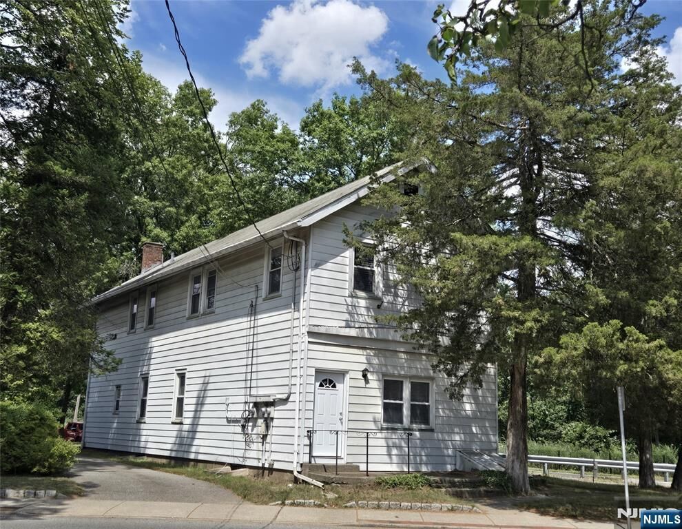 Property Photo:  128 Newark Pompton Turnpike 1st Floor  NJ 07440 