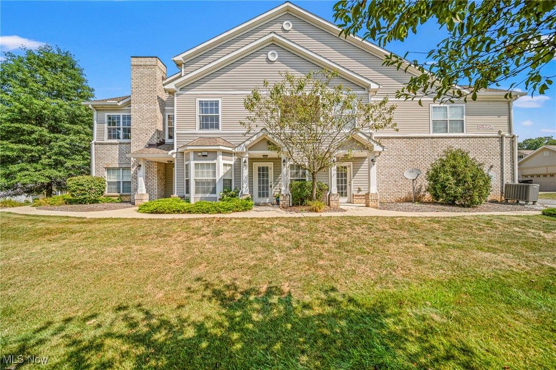 Property Photo: 504 Robinwood Lane #B OH 44321