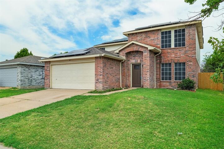 Property Photo: 8709 Hunters Creek Drive TX 76123