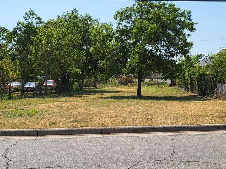 Property Photo:  2823 Ellis Avenue  TX 76106 