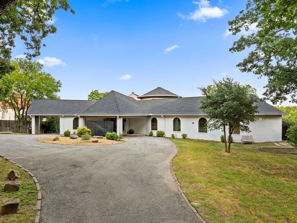Property Photo:  8542 Meadowbrook Drive  TX 76120 