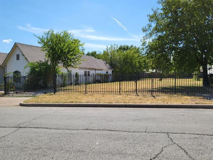 Property Photo:  2919 N Houston Street  TX 76106 
