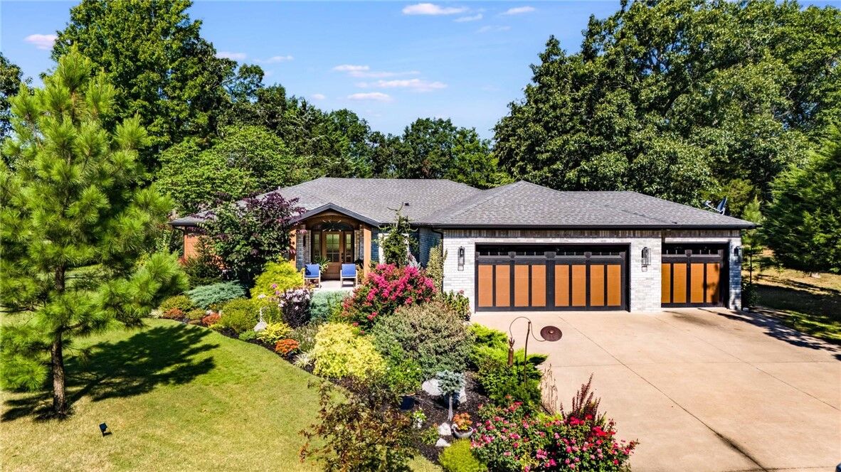 Property Photo:  8 Kildonan Drive  AR 72715 