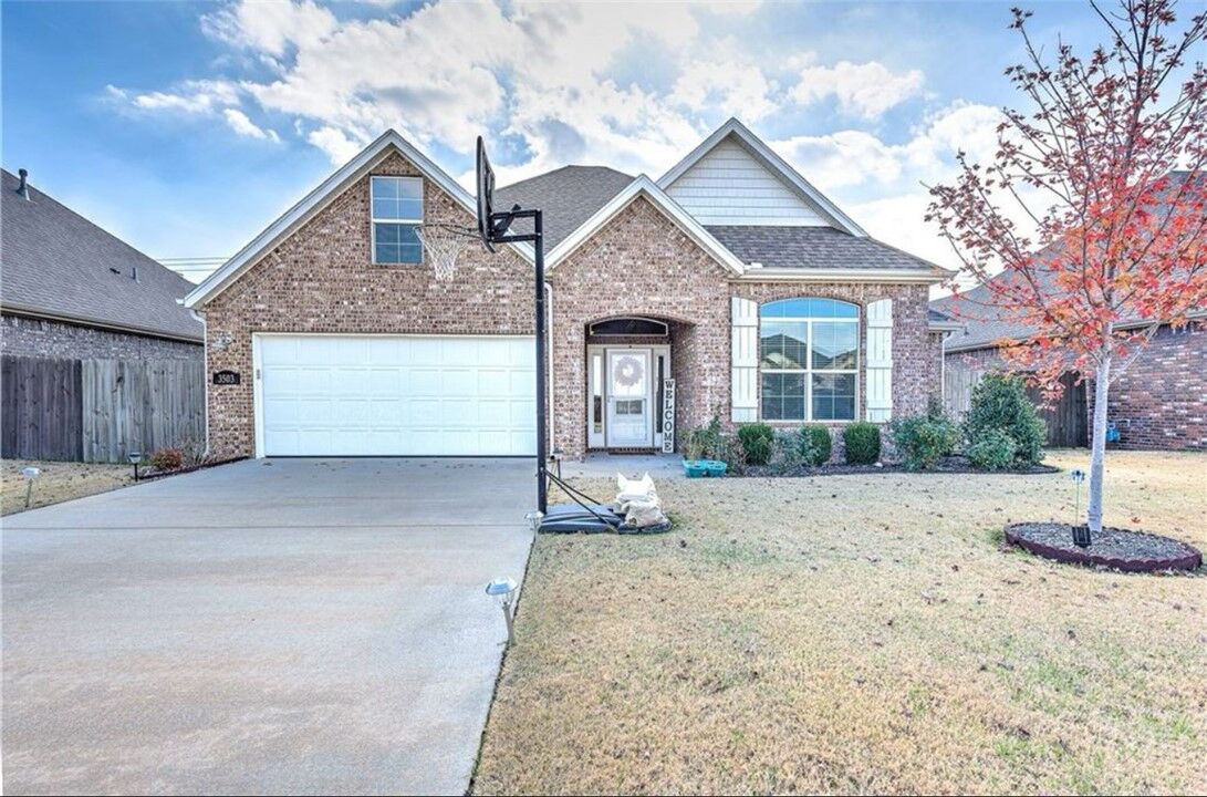 Property Photo: 3503 SW Mistletoe Avenue AR 72713