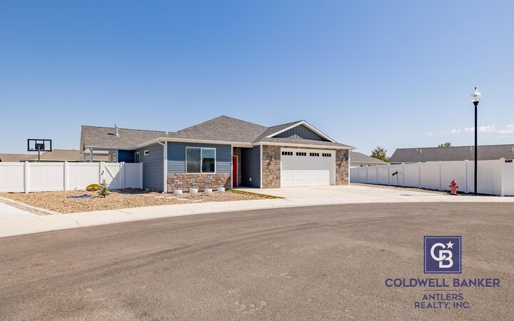 Property Photo:  151 Maple Court  WY 82435 