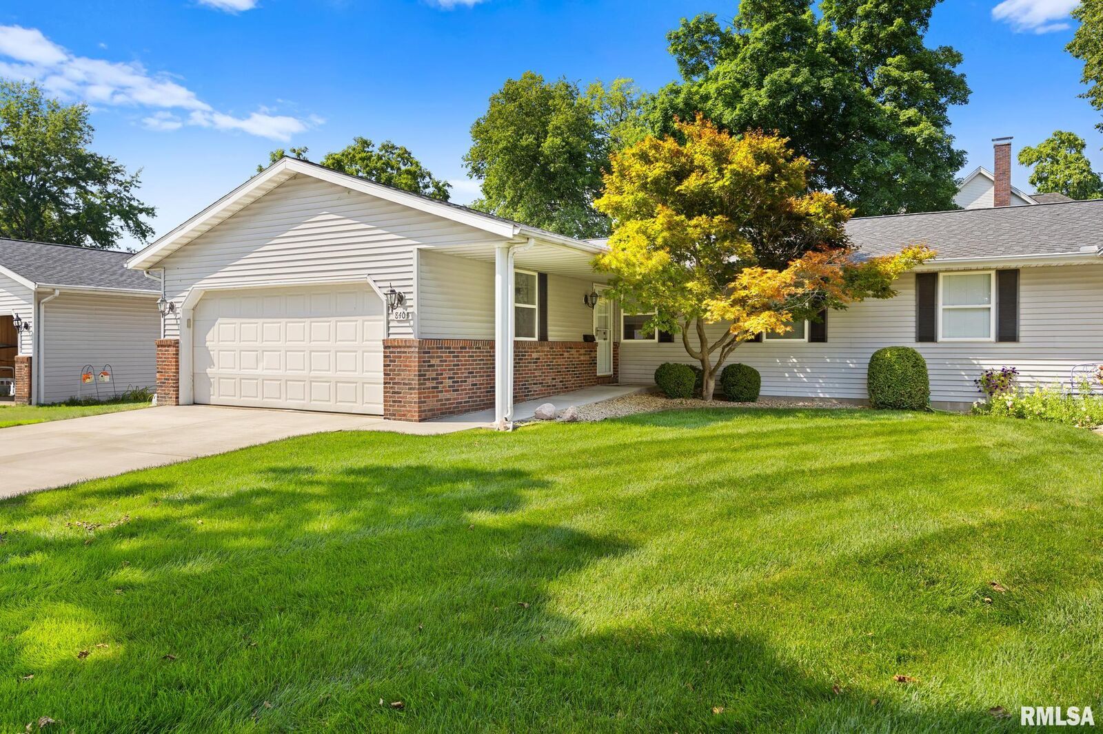 Property Photo:  840 N Main Street  IL 61571 