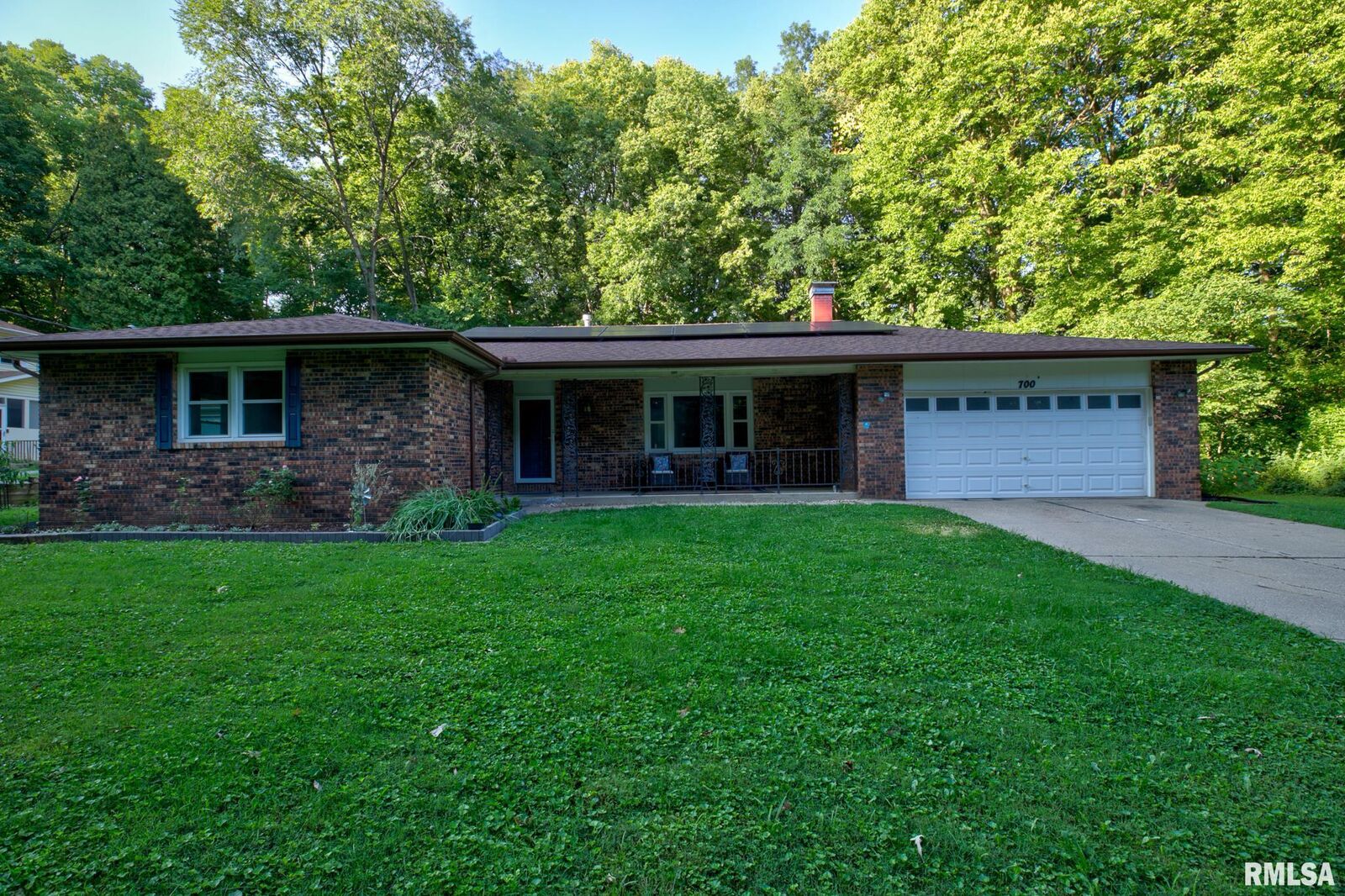 Property Photo:  700 Beacon Street  IL 61603 